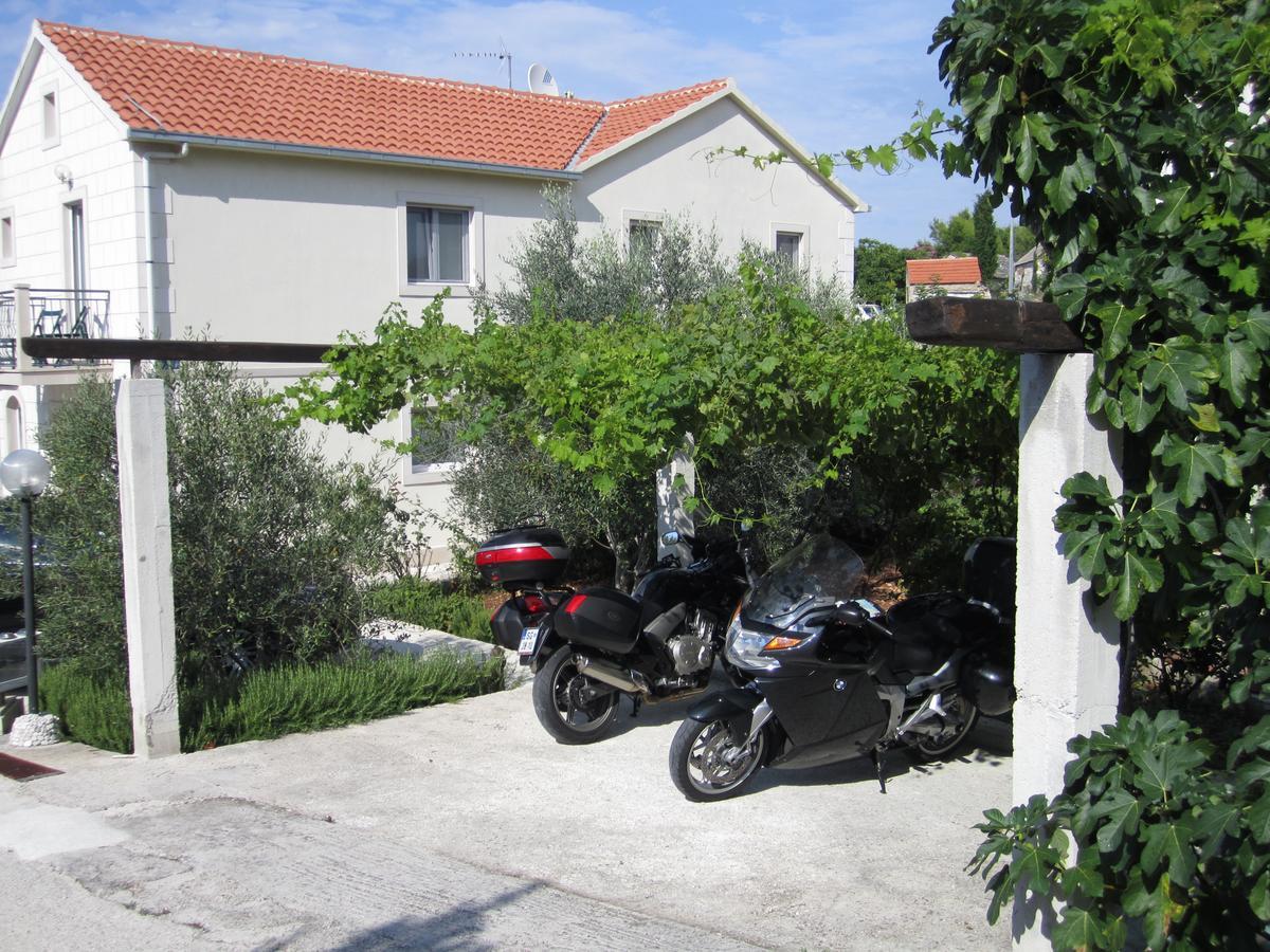 Apartments Nives Supetar Zewnętrze zdjęcie
