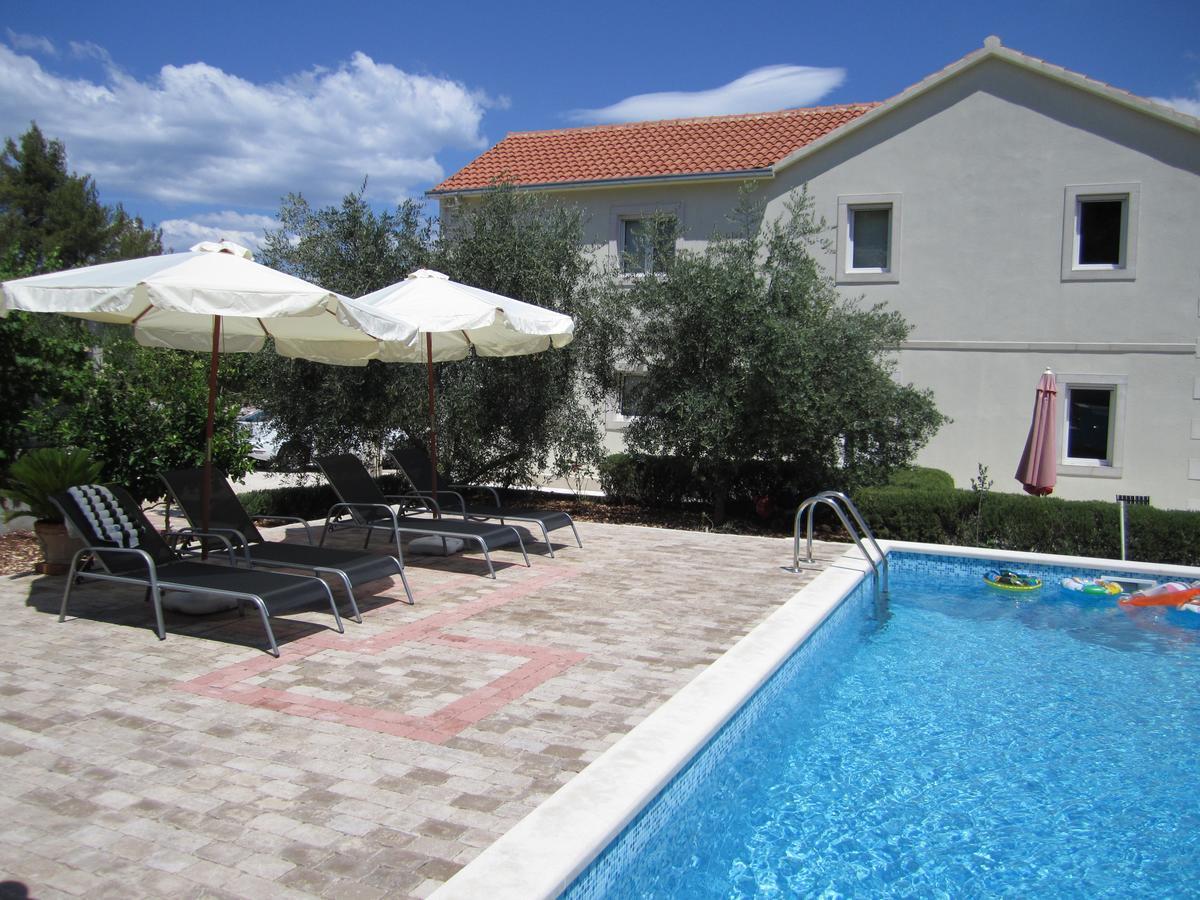 Apartments Nives Supetar Zewnętrze zdjęcie